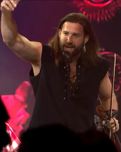 Clejan performing live
