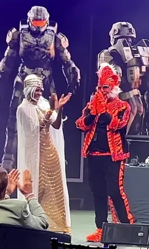 Gio, costume champion